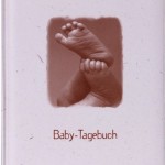 HENZO Baby-Tagebuch - FÜßE - Babytagebuch mit 44 illustrierten Seiten - Baby Fotoalbum - Buch zur Geburt oder Taufe